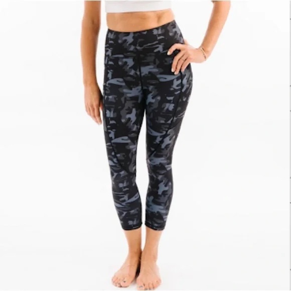 Zyia Women’s Size 20 Black and Gray Camouflage High and Tight Leggings - Picture 2 of 8